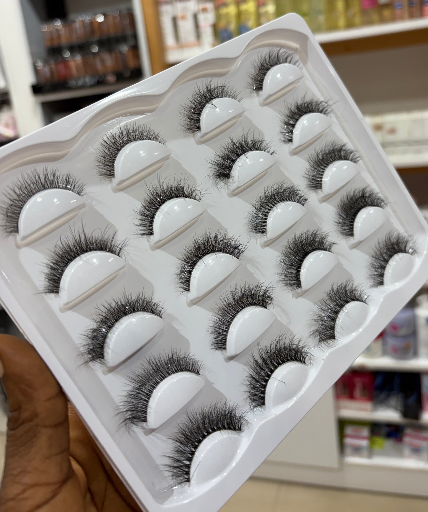 10-IN-1 EYELASHES